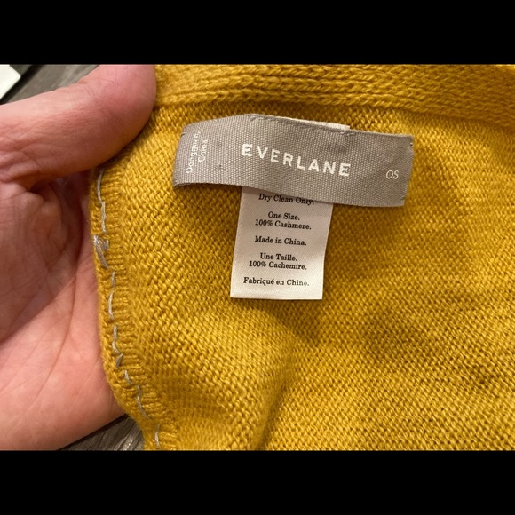 Everlane Cashmere Scarf - Picture 3 of 5